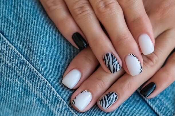 Zebra nail art